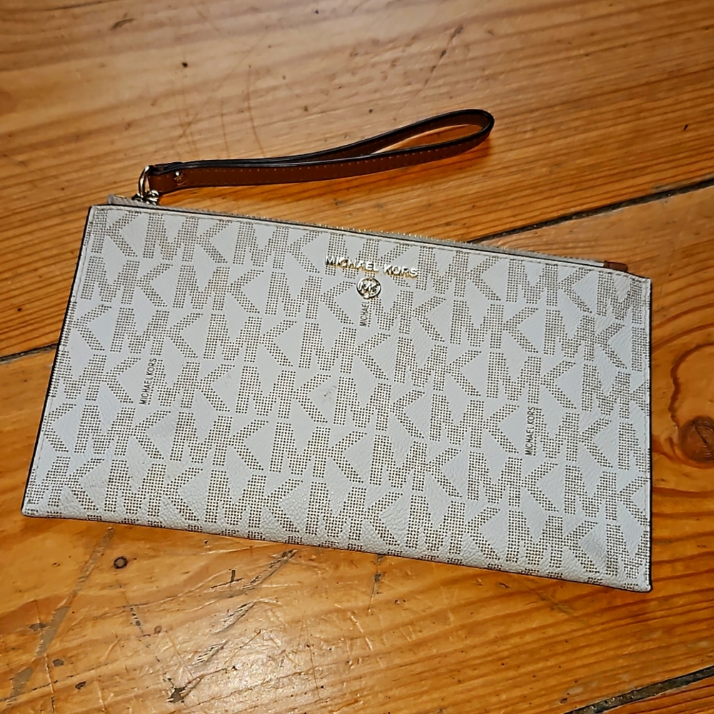 Michael Kors wristlet